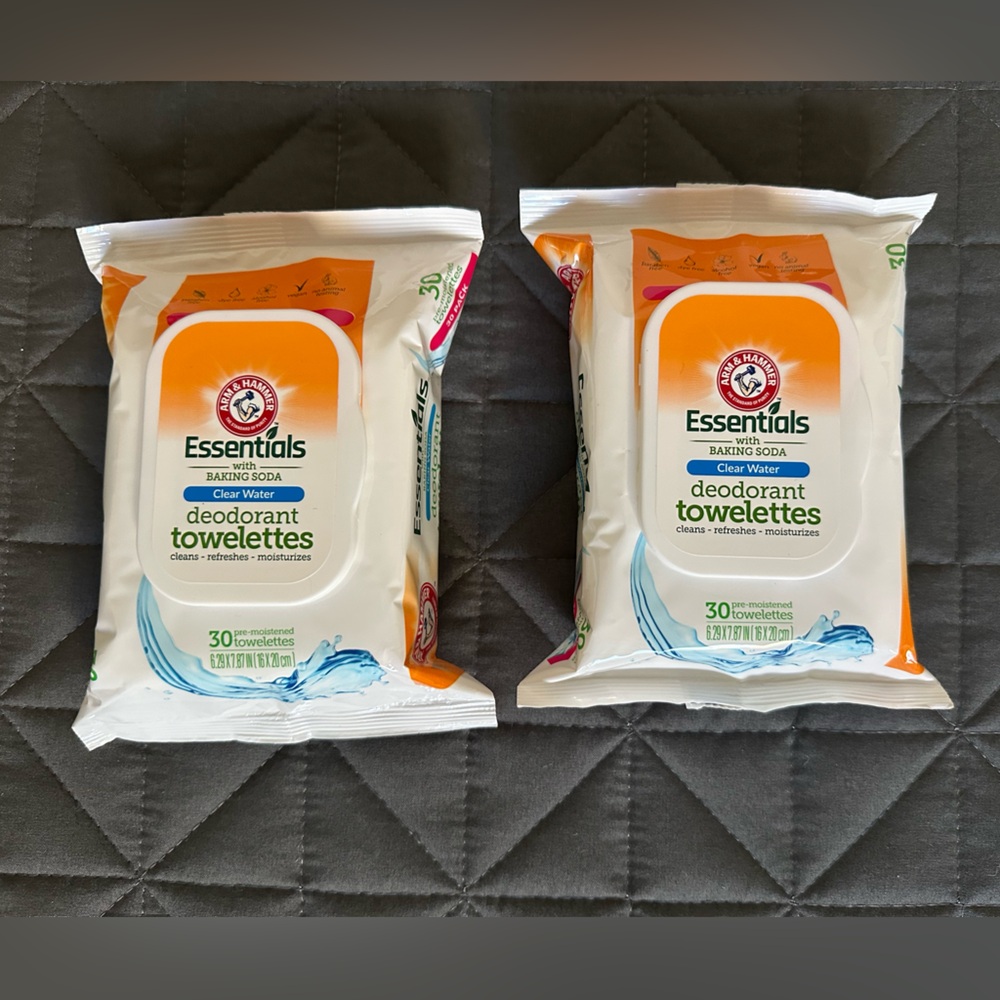 2 Arm & Hammer Essentials Deodorant Wipes Clear Water scent